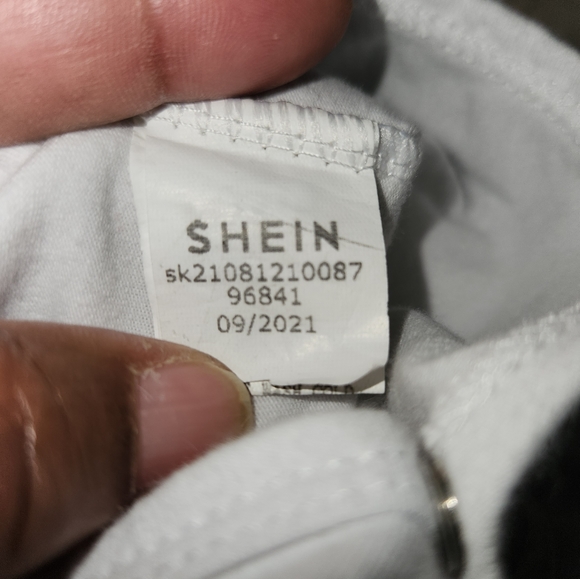 Shein long sleeve tshirt with snaps - Picture 4 of 6